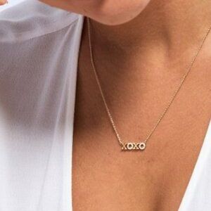 NWOT Stella & Dot XOXO necklace